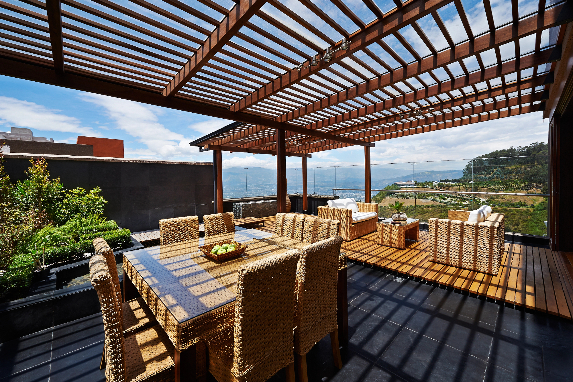 Pergola je bila zelo spontana ideja za moj vrt
